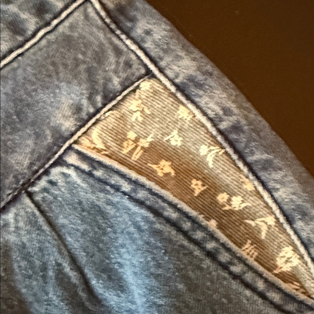 Easel Denim Shorts with Patterned Cuffs - Picture 3 of 6